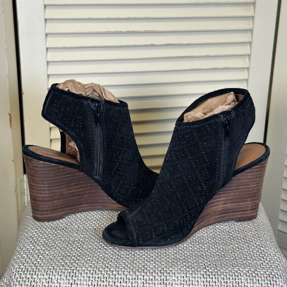 Lucky Brand Black Suede Cutout Wedge Booties • Peep Toe Heels • Women’s Size 8 - Picture 3 of 6